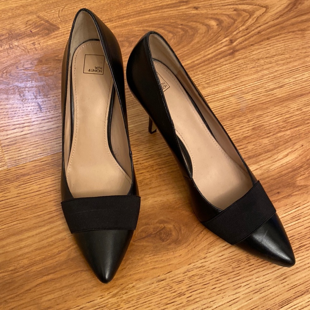 Leather pumps